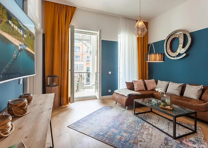 At Im First アパート ゼリン