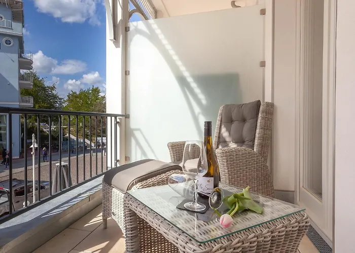 At Im First アパート *