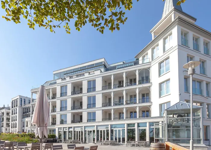 At Im First アパート *